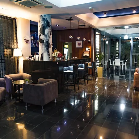 ホテル Dolce International 4*