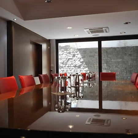 ホテル Dolce International スコピエ